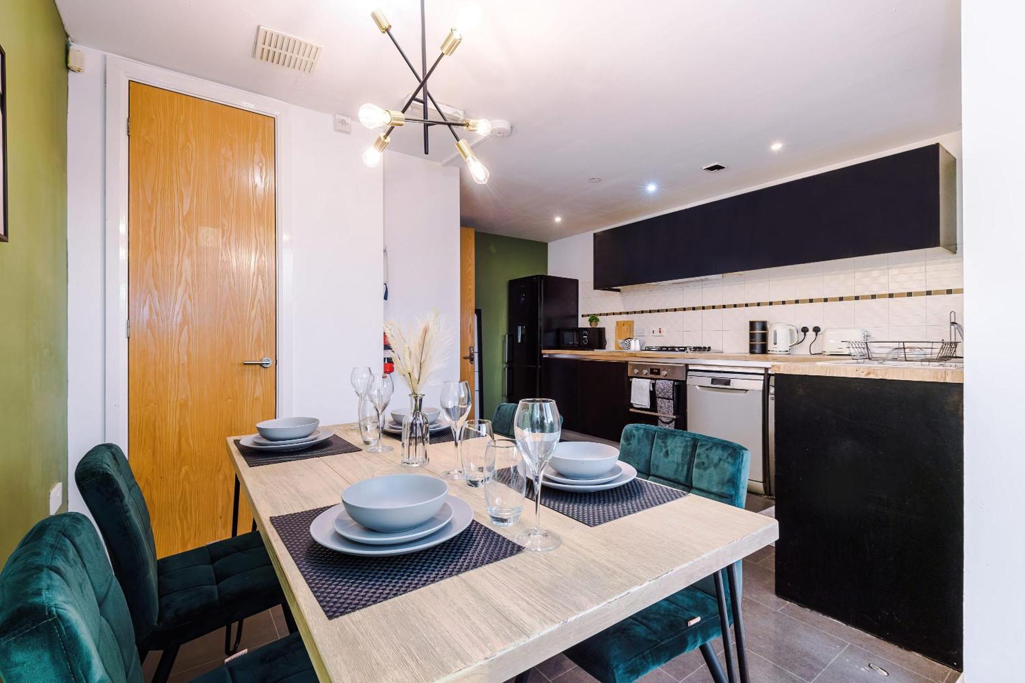 فيلا Rest&Recharge At A Spacious Townhouse By The Etihad مانشستر المظهر الخارجي الصورة