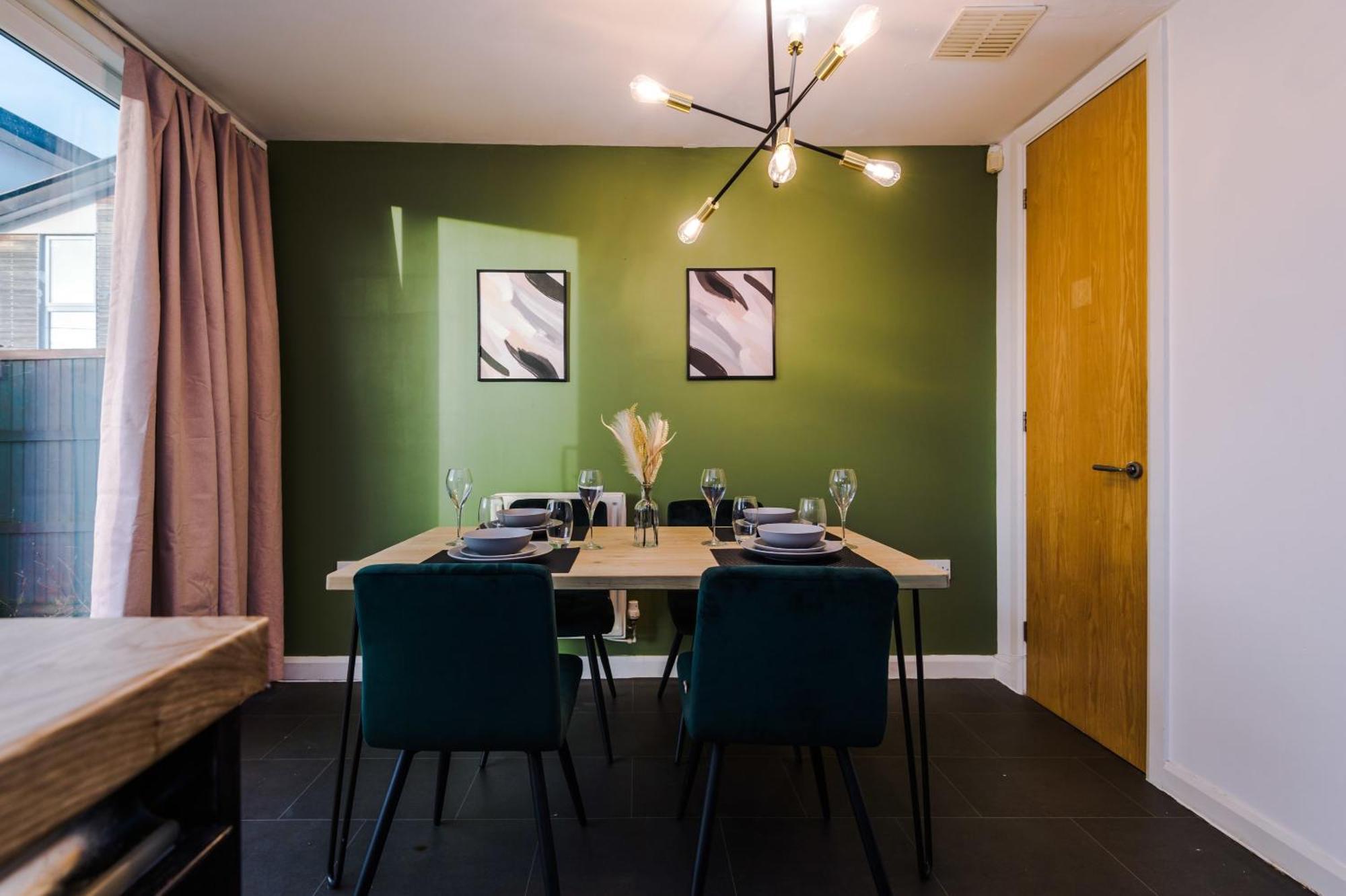فيلا Rest&Recharge At A Spacious Townhouse By The Etihad مانشستر المظهر الخارجي الصورة
