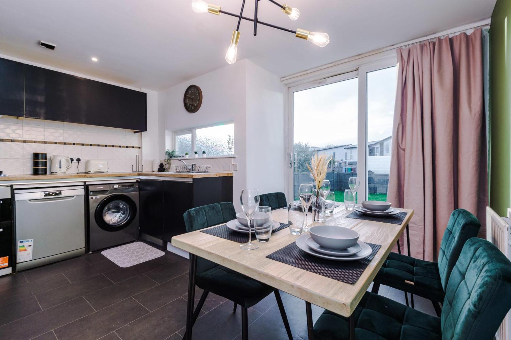 فيلا Rest&Recharge At A Spacious Townhouse By The Etihad مانشستر المظهر الخارجي الصورة
